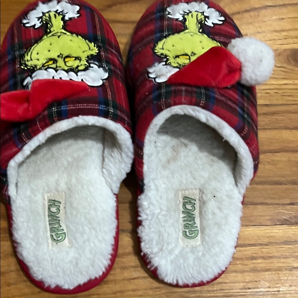 Nike Red Plaid Grinch Holiday Slip-On Slippers
